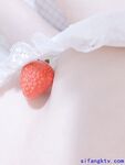 推特蘿莉制服粉鮑少女福利姬【桐桐想喝牛奶】私拍，道具自嗨噗滋噗滋流白漿