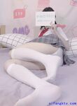 推特蘿莉制服粉鮑少女福利姬【桐桐想喝牛奶】私拍，道具自嗨噗滋噗滋流白漿