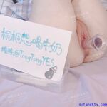 推特蘿莉制服粉鮑少女福利姬【桐桐想喝牛奶】私拍，道具自嗨噗滋噗滋流白漿