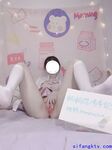 推特蘿莉制服粉鮑少女福利姬【桐桐想喝牛奶】私拍，道具自嗨噗滋噗滋流白漿
