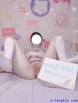 推特蘿莉制服粉鮑少女福利姬【桐桐想喝牛奶】私拍，道具自嗨噗滋噗滋流白漿