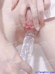 推特蘿莉制服粉鮑少女福利姬【桐桐想喝牛奶】私拍，道具自嗨噗滋噗滋流白漿