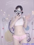 推特蘿莉制服粉鮑少女福利姬【桐桐想喝牛奶】私拍，道具自嗨噗滋噗滋流白漿