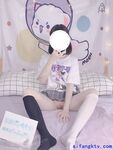 推特蘿莉制服粉鮑少女福利姬【桐桐想喝牛奶】私拍，道具自嗨噗滋噗滋流白漿