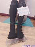 推特蘿莉制服粉鮑少女福利姬【桐桐想喝牛奶】私拍，道具自嗨噗滋噗滋流白漿