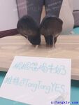 推特蘿莉制服粉鮑少女福利姬【桐桐想喝牛奶】私拍，道具自嗨噗滋噗滋流白漿