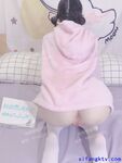 推特蘿莉制服粉鮑少女福利姬【桐桐想喝牛奶】私拍，道具自嗨噗滋噗滋流白漿