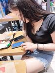 Showing your face is the way to go! The top cuckold is a ruthless man, Guangdong's big-breasted and beautiful hotwife [Yaya] privately filmed the second season, showing her face during a 3P outdoors in a shopping mall