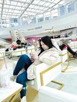 Showing your face is the way to go! The top cuckold is a ruthless man, Guangdong's big-breasted and beautiful hotwife [Yaya] privately filmed the second season, showing her face during a 3P outdoors in a shopping mall