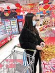 Showing your face is the way to go! The top cuckold is a ruthless man, Guangdong's big-breasted and beautiful hotwife [Yaya] privately filmed the second season, showing her face during a 3P outdoors in a shopping mall