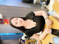 Showing your face is the way to go! The top cuckold is a ruthless man, Guangdong's big-breasted and beautiful hotwife [Yaya] privately filmed the second season, showing her face during a 3P outdoors in a shopping mall