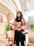 Showing your face is the way to go! The top cuckold is a ruthless man, Guangdong's big-breasted and beautiful hotwife [Yaya] privately filmed the second season, showing her face during a 3P outdoors in a shopping mall