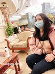 Showing your face is the way to go! The top cuckold is a ruthless man, Guangdong's big-breasted and beautiful hotwife [Yaya] privately filmed the second season, showing her face during a 3P outdoors in a shopping mall