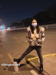 Showing your face is the way to go! The top cuckold is a ruthless man, Guangdong's big-breasted and beautiful hotwife [Yaya] privately filmed the second season, showing her face during a 3P outdoors in a shopping mall