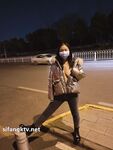 Showing your face is the way to go! The top cuckold is a ruthless man, Guangdong's big-breasted and beautiful hotwife [Yaya] privately filmed the second season, showing her face during a 3P outdoors in a shopping mall