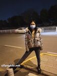 Showing your face is the way to go! The top cuckold is a ruthless man, Guangdong's big-breasted and beautiful hotwife [Yaya] privately filmed the second season, showing her face during a 3P outdoors in a shopping mall