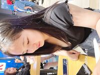 Showing your face is the way to go! The top cuckold is a ruthless man, Guangdong's big-breasted and beautiful hotwife [Yaya] privately filmed the second season, showing her face during a 3P outdoors in a shopping mall
