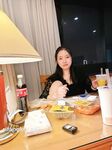 Showing your face is the way to go! The top cuckold is a ruthless man, Guangdong's big-breasted and beautiful hotwife [Yaya] privately filmed the second season, showing her face during a 3P outdoors in a shopping mall