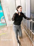 Showing your face is the way to go! The top cuckold is a ruthless man, Guangdong's big-breasted and beautiful hotwife [Yaya] privately filmed the second season, showing her face during a 3P outdoors in a shopping mall