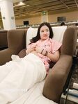 Showing your face is the way to go! The top cuckold is a ruthless man, Guangdong's big-breasted and beautiful hotwife [Yaya] privately filmed the second season, showing her face during a 3P outdoors in a shopping mall