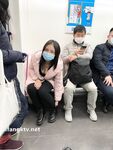 Showing your face is the way to go! The top cuckold is a ruthless man, Guangdong's big-breasted and beautiful hotwife [Yaya] privately filmed the second season, showing her face during a 3P outdoors in a shopping mall