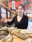 Showing your face is the way to go! The top cuckold is a ruthless man, Guangdong's big-breasted and beautiful hotwife [Yaya] privately filmed the second season, showing her face during a 3P outdoors in a shopping mall