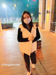 Showing your face is the way to go! The top cuckold is a ruthless man, Guangdong's big-breasted and beautiful hotwife [Yaya] privately filmed the second season, showing her face during a 3P outdoors in a shopping mall