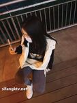 Showing your face is the way to go! The top cuckold is a ruthless man, Guangdong's big-breasted and beautiful hotwife [Yaya] privately filmed the second season, showing her face during a 3P outdoors in a shopping mall
