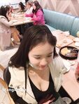 Showing your face is the way to go! The top cuckold is a ruthless man, Guangdong's big-breasted and beautiful hotwife [Yaya] privately filmed the second season, showing her face during a 3P outdoors in a shopping mall