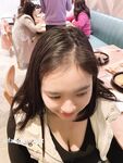 Showing your face is the way to go! The top cuckold is a ruthless man, Guangdong's big-breasted and beautiful hotwife [Yaya] privately filmed the second season, showing her face during a 3P outdoors in a shopping mall