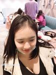 Showing your face is the way to go! The top cuckold is a ruthless man, Guangdong's big-breasted and beautiful hotwife [Yaya] privately filmed the second season, showing her face during a 3P outdoors in a shopping mall