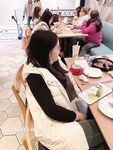 Showing your face is the way to go! The top cuckold is a ruthless man, Guangdong's big-breasted and beautiful hotwife [Yaya] privately filmed the second season, showing her face during a 3P outdoors in a shopping mall