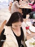 Showing your face is the way to go! The top cuckold is a ruthless man, Guangdong's big-breasted and beautiful hotwife [Yaya] privately filmed the second season, showing her face during a 3P outdoors in a shopping mall
