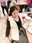 Showing your face is the way to go! The top cuckold is a ruthless man, Guangdong's big-breasted and beautiful hotwife [Yaya] privately filmed the second season, showing her face during a 3P outdoors in a shopping mall