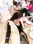 Showing your face is the way to go! The top cuckold is a ruthless man, Guangdong's big-breasted and beautiful hotwife [Yaya] privately filmed the second season, showing her face during a 3P outdoors in a shopping mall