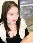 Showing your face is the way to go! The top cuckold is a ruthless man, Guangdong's big-breasted and beautiful hotwife [Yaya] privately filmed the second season, showing her face during a 3P outdoors in a shopping mall