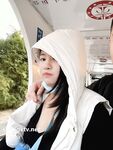 Showing your face is the way to go! The top cuckold is a ruthless man, Guangdong's big-breasted and beautiful hotwife [Yaya] privately filmed the second season, showing her face during a 3P outdoors in a shopping mall
