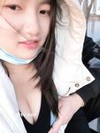 Showing your face is the way to go! The top cuckold is a ruthless man, Guangdong's big-breasted and beautiful hotwife [Yaya] privately filmed the second season, showing her face during a 3P outdoors in a shopping mall