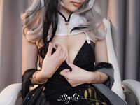 รองเท้าส้นสูงสีแดง Suzuki Misaki