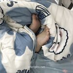 才19岁04年的超级嫩妹子卖原味的嫩妹【无名小花】还是个雏！飞机场平胸！扣逼自慰让内裤沾满她的淫水，再高价卖掉内裤