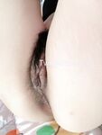 才19岁04年的超级嫩妹子卖原味的嫩妹【无名小花】还是个雏！飞机场平胸！扣逼自慰让内裤沾满她的淫水，再高价卖掉内裤