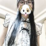 才19岁04年的超级嫩妹子卖原味的嫩妹【无名小花】还是个雏！飞机场平胸！扣逼自慰让内裤沾满她的淫水，再高价卖掉内裤