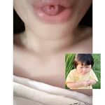 才19岁04年的超级嫩妹子卖原味的嫩妹【无名小花】还是个雏！飞机场平胸！扣逼自慰让内裤沾满她的淫水，再高价卖掉内裤