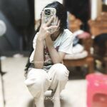 才19岁04年的超级嫩妹子卖原味的嫩妹【无名小花】还是个雏！飞机场平胸！扣逼自慰让内裤沾满她的淫水，再高价卖掉内裤