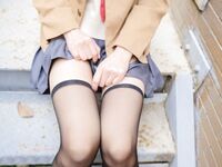 อาคานิชิ เยเย - ไม รุ่นพี่