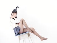 อาคานิชิ เยเย - ไม รุ่นพี่