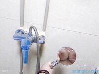 11月最新流出，推特在校大學生波霸巨乳【鈺玦】收費私拍，洗澡道具自慰大奶大臀小鋼炮，不出校門賺得第一桶金