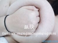 11月最新流出，推特在校大學生波霸巨乳【鈺玦】收費私拍，洗澡道具自慰大奶大臀小鋼炮，不出校門賺得第一桶金