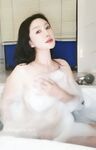 Temperament is not inferior to first-line models, the red light district's top coquettish royal sister building Feng construction girl [Sao Youyou] latest December private shoot, sperm extraction fat ass and a lot of water, water bed grab dragon tendo
