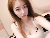 Pada penghujung tahun, tweet mengejutkan muncul di Twitter Dewi dengan wajah tinggi dan payudara besar kontras [Wine Moon], dilatih oleh pemilik untuk penggambaran peribadi.